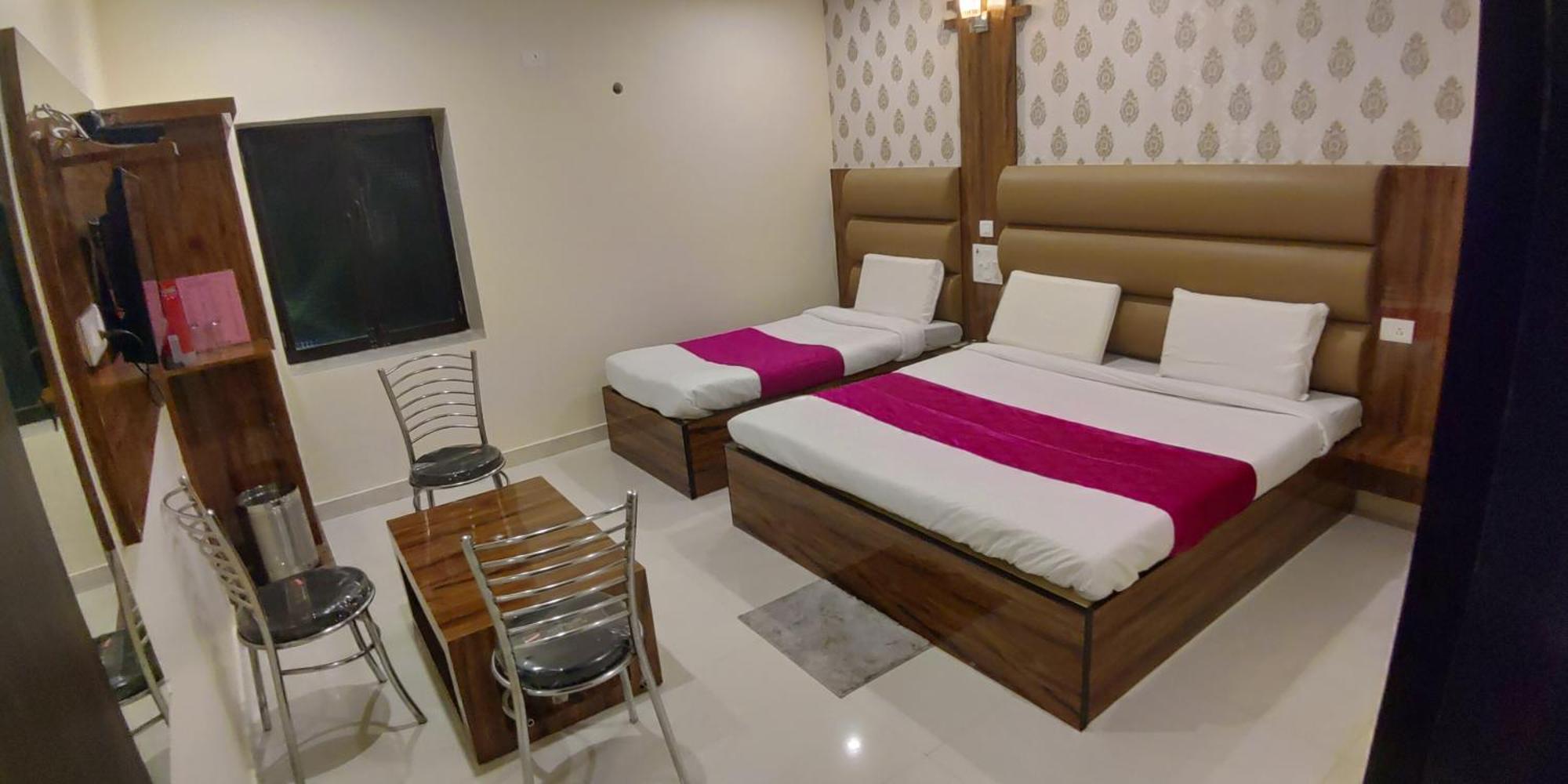 City Hotel Аллахабад Номер фото